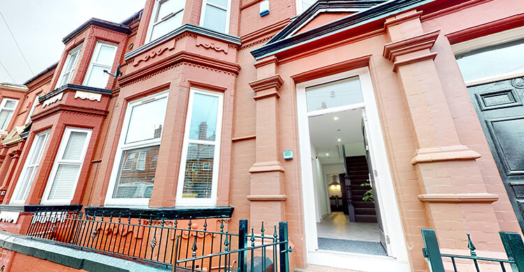 6 Ampthill Road